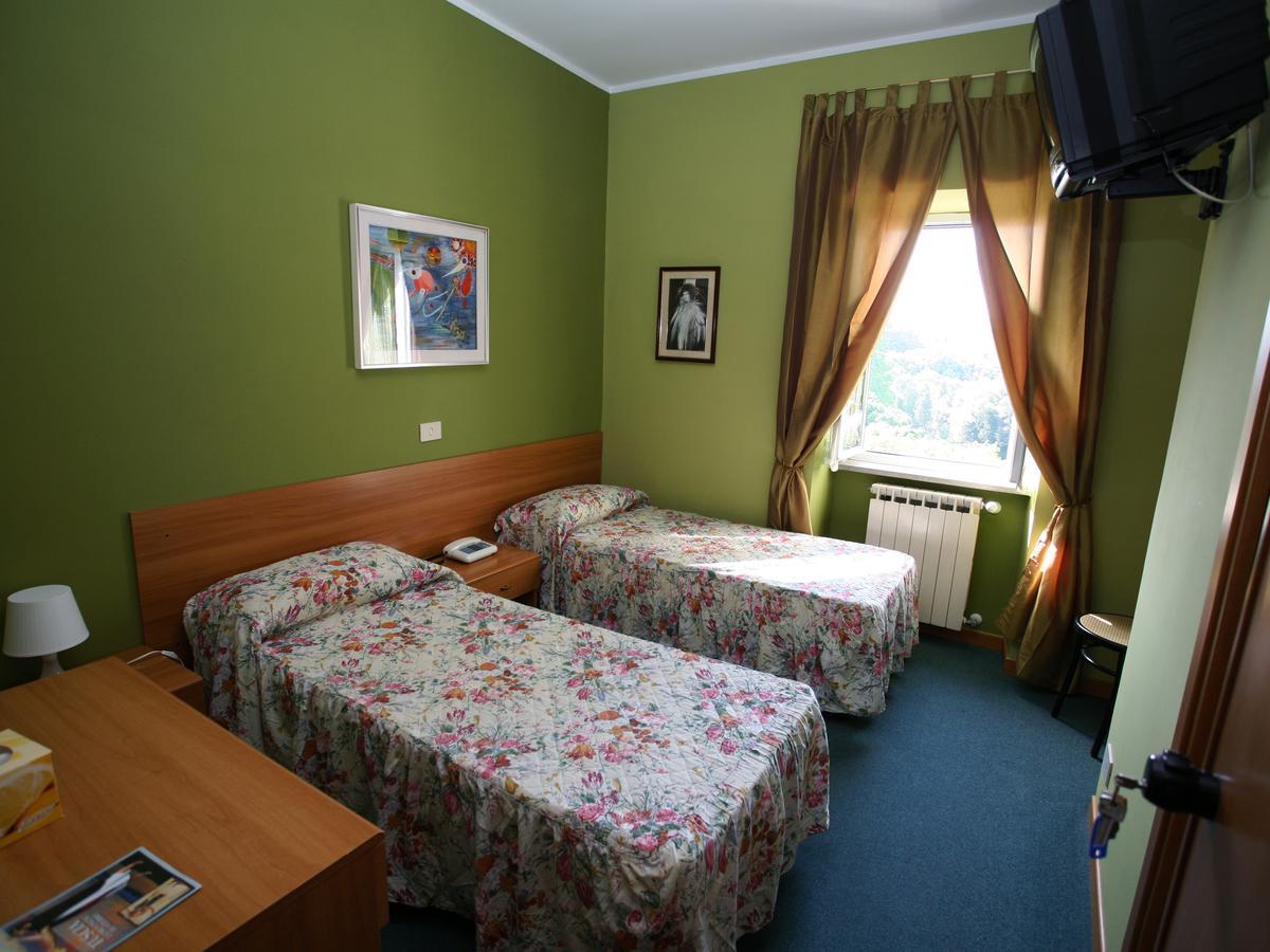 Hotel Sutrium ภายนอก รูปภาพ